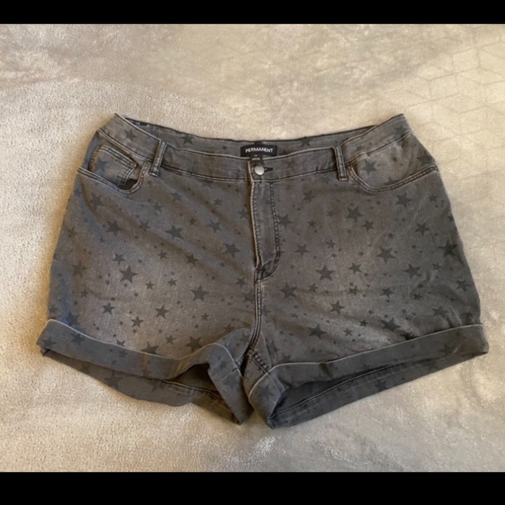 Plus Size Black Denim Shorts with Star Pattern